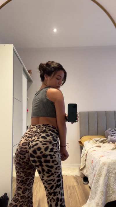 Still an an@l virgin, can you tell?