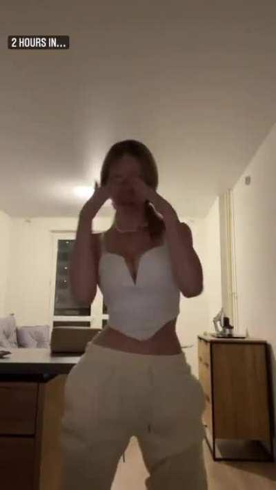 2 hours before she make an OnlyFans