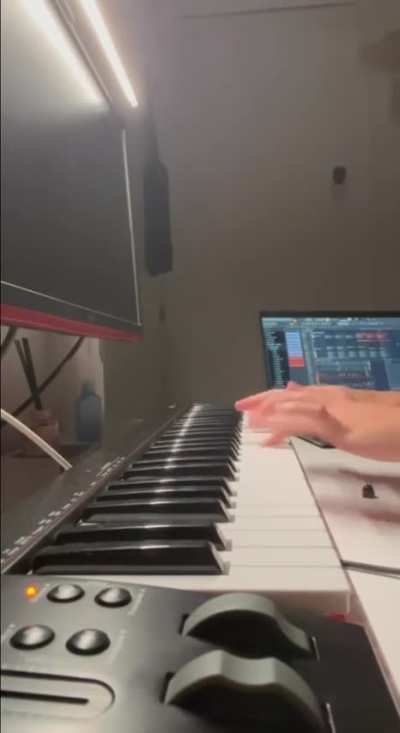 If u recognize this melody u are an OG