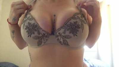 YOU WANT TO SEE THESE TITS BOUNCE. FOLLOW ME ON MY PAGE