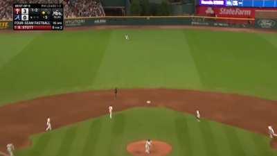 [Highlight] Travis d’Arnaud makes a costly throwing error on the stealing Nick Castellanos who moves to third and scores on a sac fly. And so that’ll make it a 4-0 ballgame