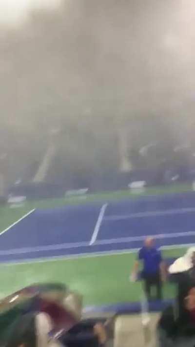 Here's how bad the weather was inside Louis Armstrong Stadium last night... with the roof closed (From @SolomonRapoport on Twitter)