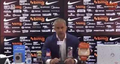 Sylvinho, o treinador do sexo