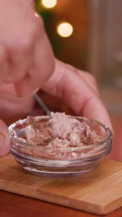 A peek into the elves' tiny kitchen for Christmas 🎄