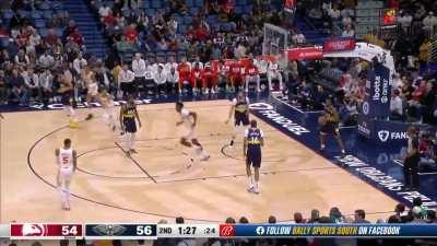 [Highlight] Trae Young with a filthy over-the-shoulder pass to Capela off the misdirection