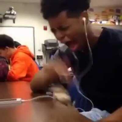 Još jedna u nizu mog nepokolebljivog humora koji je isprid svog vrimena. Uživajte.