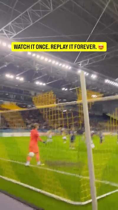 Esse é aquele que ou manda pra fora do estádio ou faz isso ai