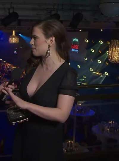 Hayley Atwell - That subtle jiggle