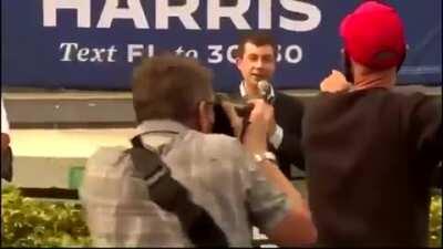 Florida MAGA man heckles Pete Buttigieg, who straight up handles it (Repost)