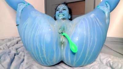 Busty Neytiri from Avatar cosplayer shows off her pussy