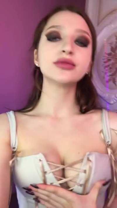 If you stopped scrolling I owe you a kiss <3