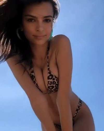 Emily Ratajkowski