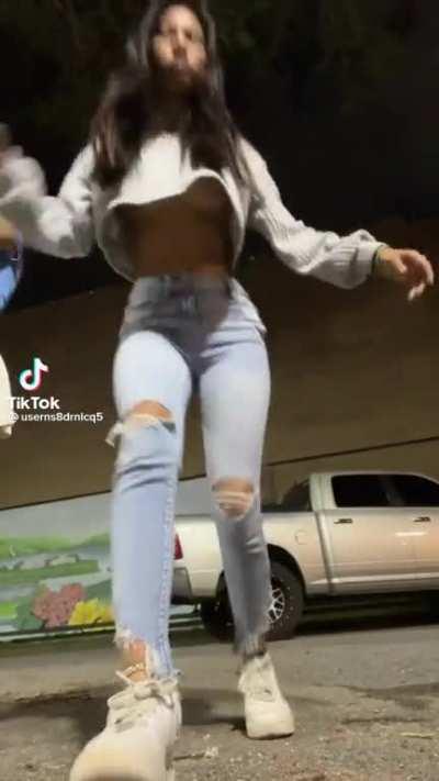 Almost Nip Slip 😍(her main tiktok @mylahbuenafe is back)