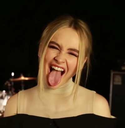 Sabrina Carpenter gif