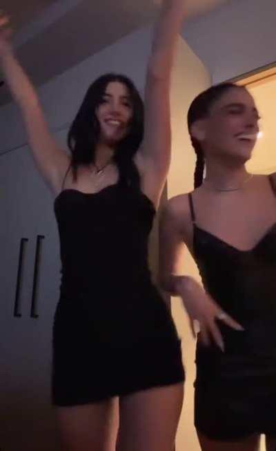 Dancing sisters 😩