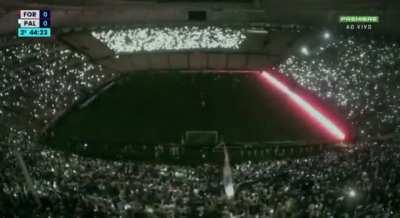 Virou boate kkkk! Castelão sofre apagão