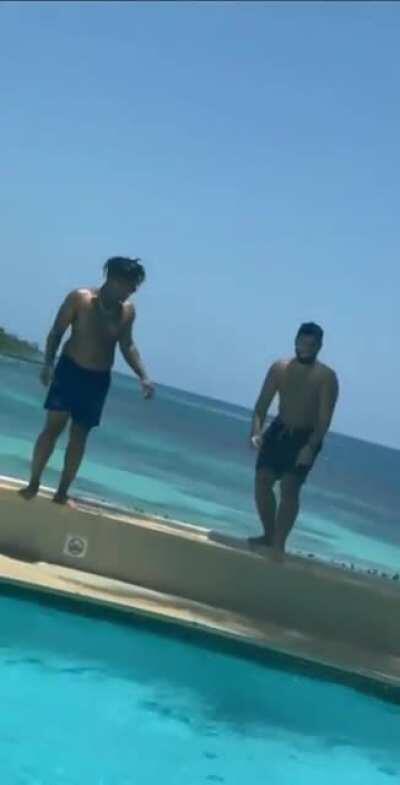 Juice WRLD swimming in the pool with Scheme 🤣