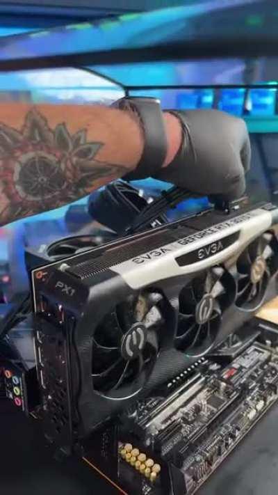 @overkillcomputers built a fish tank gaming PC