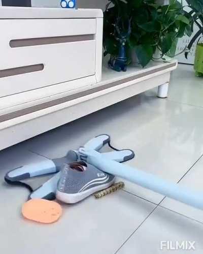 И часто там на полу раки со змеями в качестве мусора?