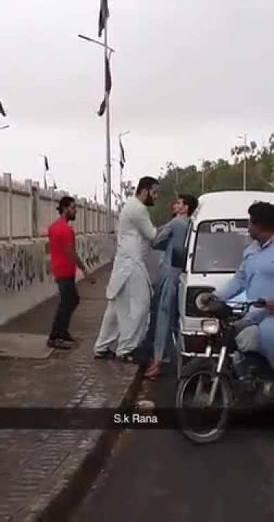 Guy pulls out cock in road rage in Pakistan 