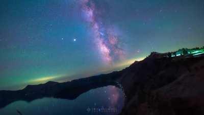 Photographer Eric Brummel stabilized his camera to capture the earth's rotation.