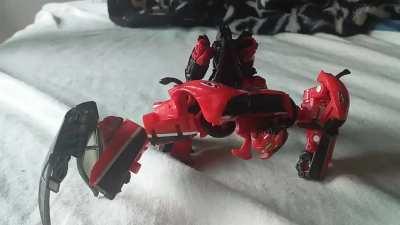 Stinger Studio Series, um bom personagem num filme confuso (Transformers A Era da Extinção)