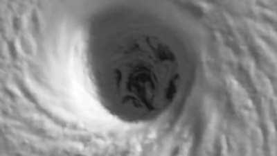 🔥 The evolution of Hurricane Melissa's mesovortices at peak strength. Processed by Dakota Smith