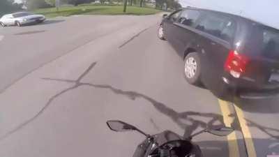 Bike cutting through traffic