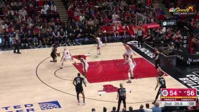 [Highlight] Alex Caruso shuts down Kawhi Leonard one on one