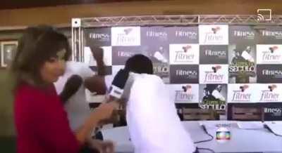 sempre que eu vejo esse video eu DERRETO de tanto rir widepeepoHappy