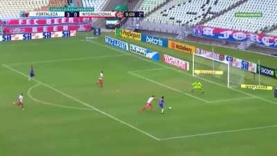 E esse gol aqui do Internacional ? Que frieza na frente do gol !!!