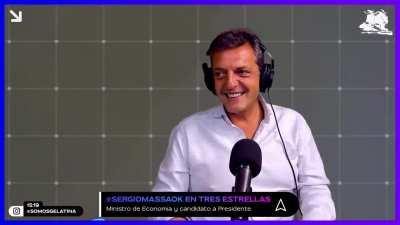 Sergio Massa canta con la gente de Tres Estrellas el jingle dedicado a su persona 