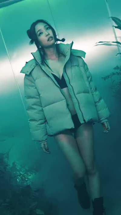 Gentlemen, Jennie Kim in all her glory