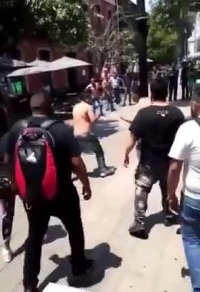 Una verdadera pelea de golf...os del barrio