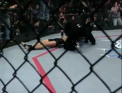 Frank Shamrock Knocks Out Igor Zinoviev Via Slam in 22 Seconds...