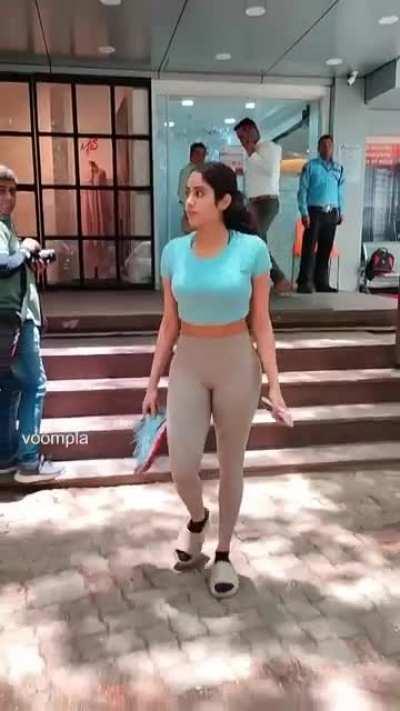 Janhvi Kapoor scared of what's gonna happen to her tonight