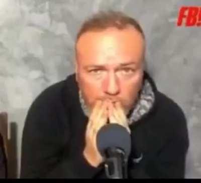 Quem tiver procurando um toque de celular, eis minha contribuição: