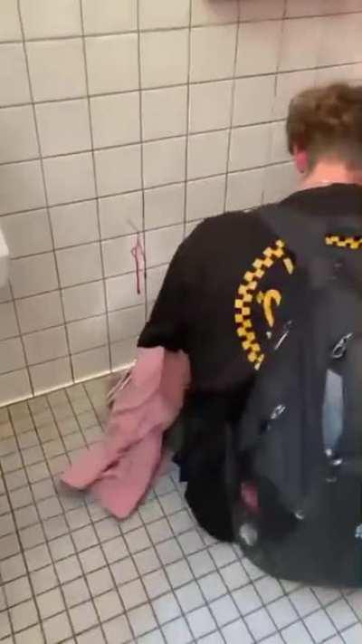 Tall bully gets right hooked into oblivion