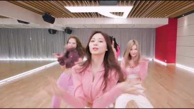 Tzuyu's aegyo into good cause! Watch till the end!