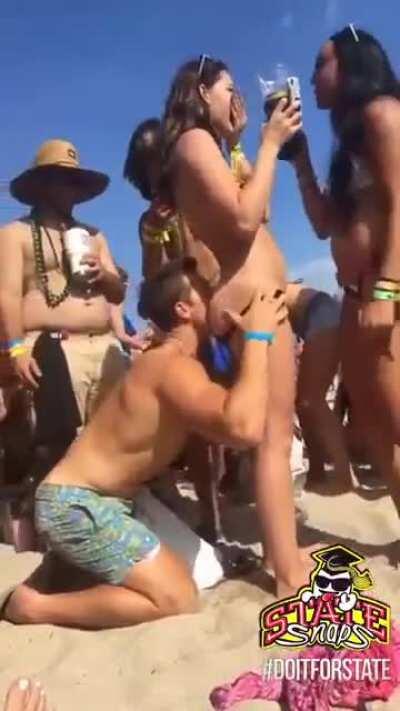 Guy Eats Ass Girls On The Beach