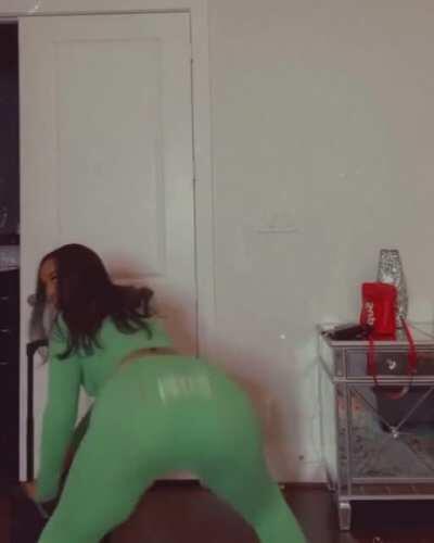 That man king dumb asl🤦🏾‍♂️