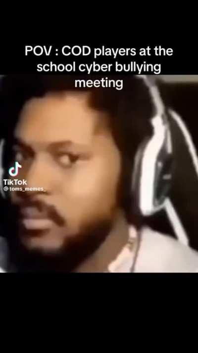 Meanwhile apex player roasting your ass 💀