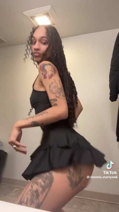 Upload your favorite Upskirt videos. We going crazy this week! Twerk booty