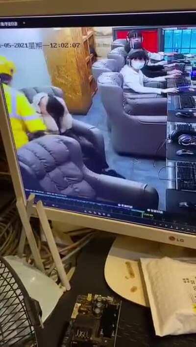 外卖哥暴打肌无力网瘾蜘蛛