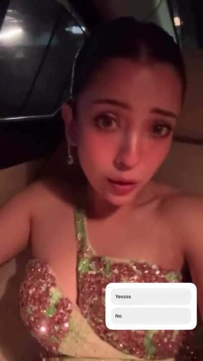 I don't know what barkha is saying but damn that face