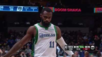 [Highlight] Porzingis blocks Harden and briefly becomes a 7'3 point guard