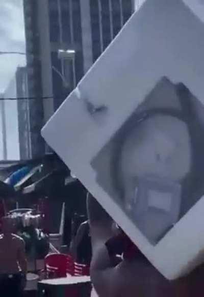 Torcedores flamenguistas aproveitam festa para saquear loja