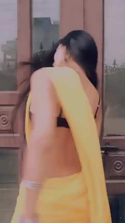 Sanchi Rai Yellow Saree (3)