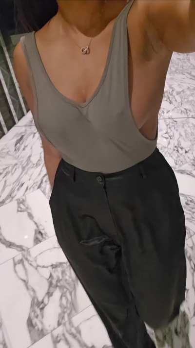 I've never had to adjust a top while walking so much 😅