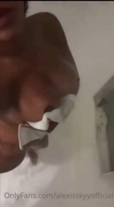 😈😈✅✅ $3 for the full 33 second pt 2 nude shower video of her cashapp Venmo Apple Pay or PayPal only dm me ✅✅